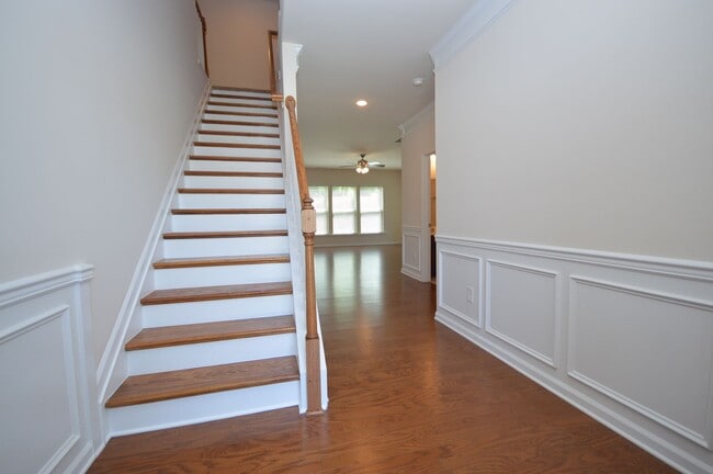 Building Photo - 904 Cozy Oak Ave