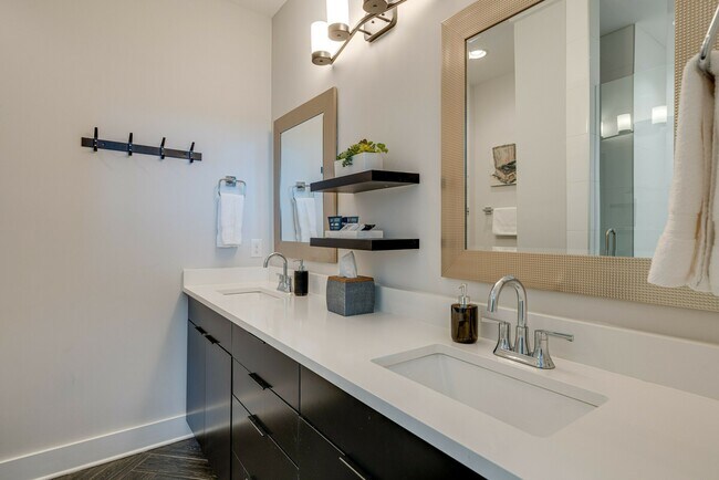 Building Photo - 2910 Felicia St