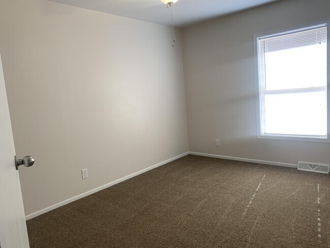 Building Photo - 3838 Sunny Glen Ln