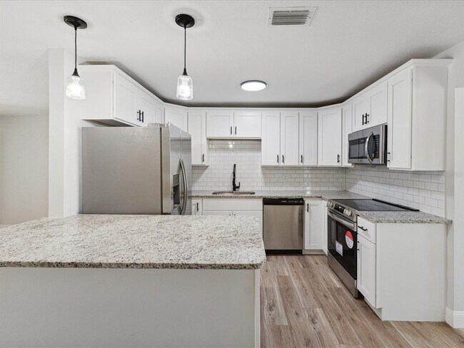 Building Photo - 5425 Waters Edge Dr