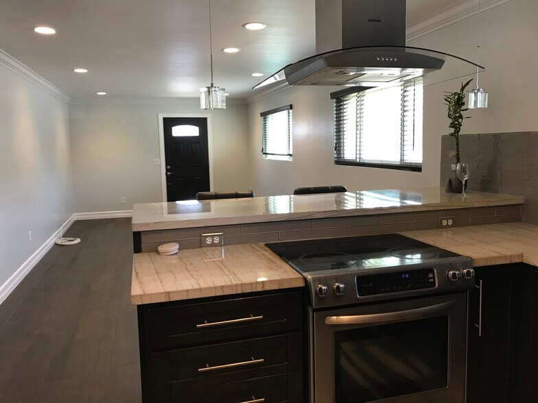 Building Photo - 695 Chula Vista St