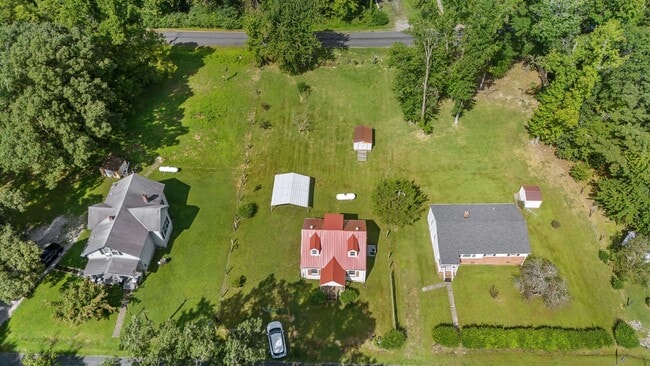 Building Photo - Newly Remodeled 3-Bedroom Home in Town of Blackstone!