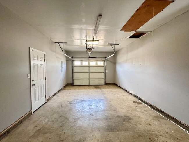 Building Photo - Charming 3-bedroom, 2-bathroom house with 1 Car Garage!