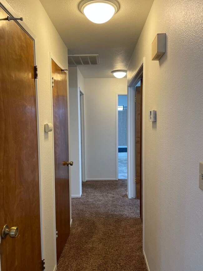 Building Photo - 459 Ranchwood Dr
