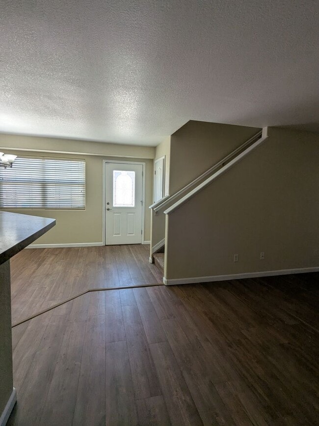Building Photo - Beautiful 2 Story Townhome with 3 Car Garage!