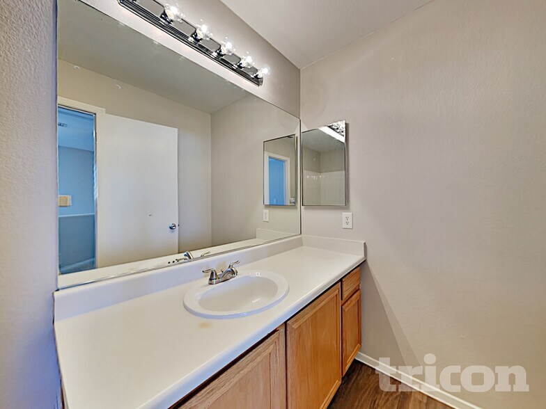 Building Photo - 6619 Clover Wood Ln