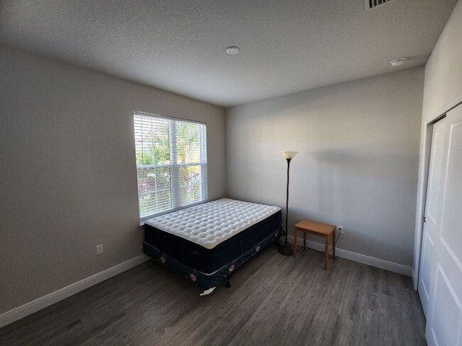 Building Photo - Venetian Bay Home in the Palms