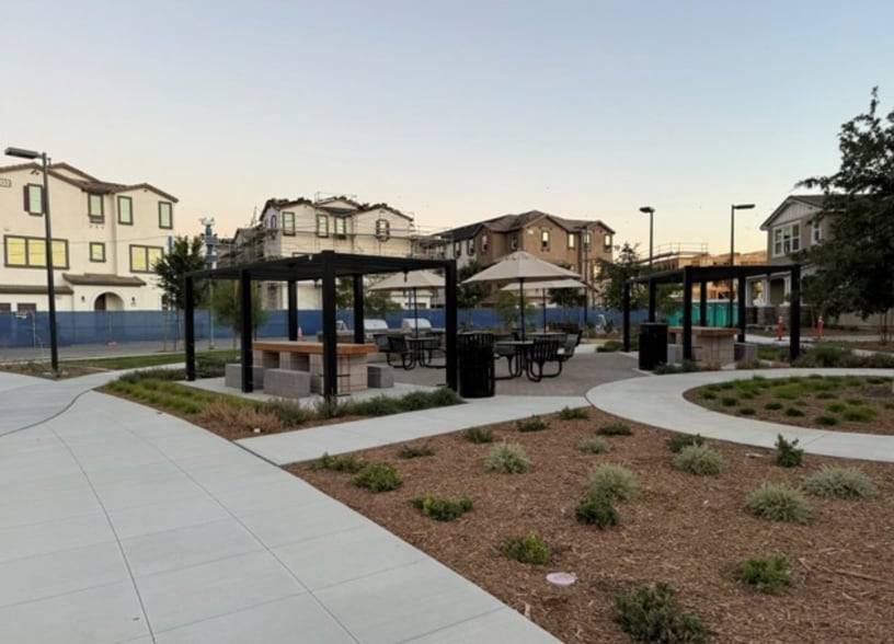 Building Photo - 40430 Melrose Dr