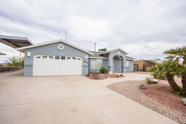 Building Photo - 3 BEDROOM 2 BATH 2 CAR GARAGE POOL HOME W/...