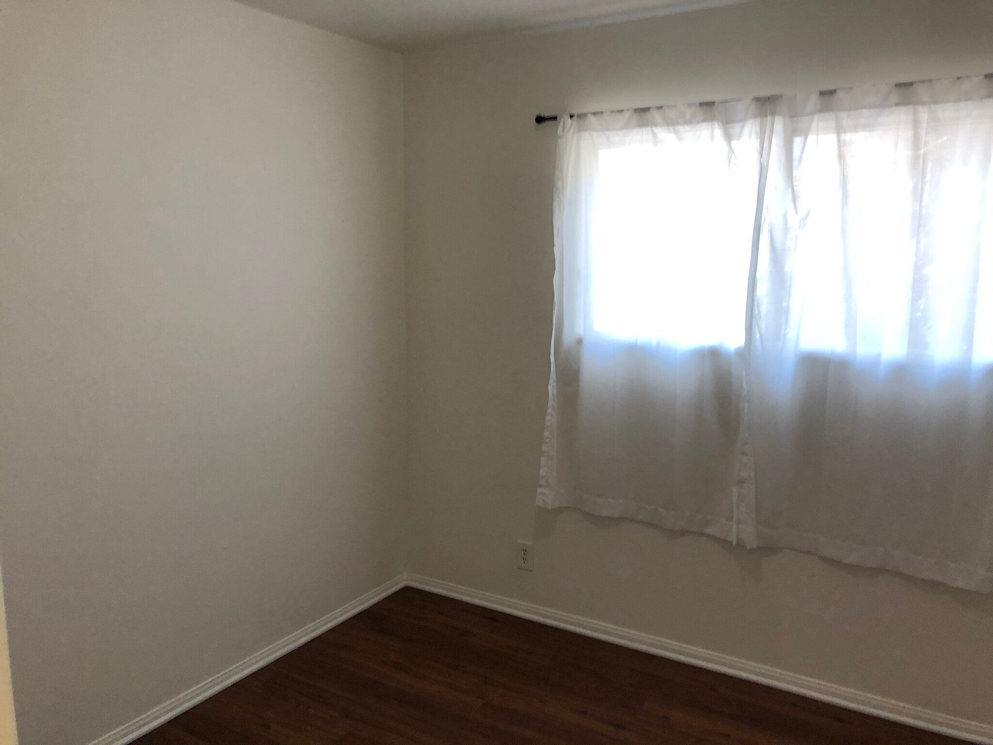 Building Photo - 647 Brooks Ave