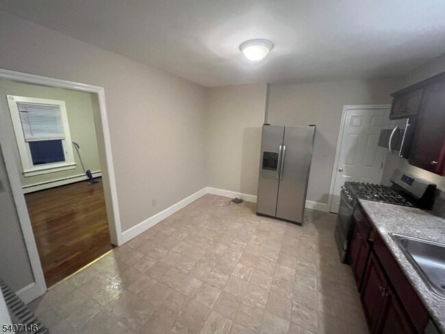 Building Photo - 94 Summit Ave