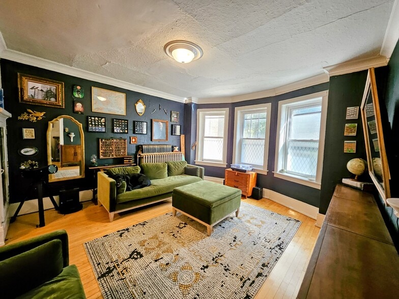 Building Photo - 2622 N Stowell Ave