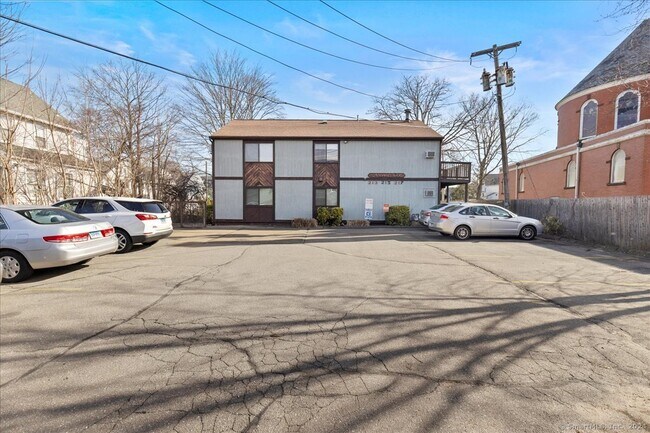 Building Photo - 215 Union Ave