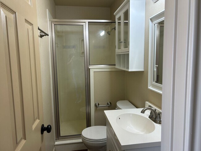 Building Photo - Cozy 2 Bed 2 Bath Home