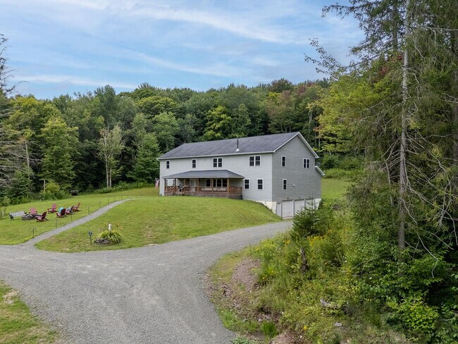 Building Photo - 1724 Calhoun Hill Rd