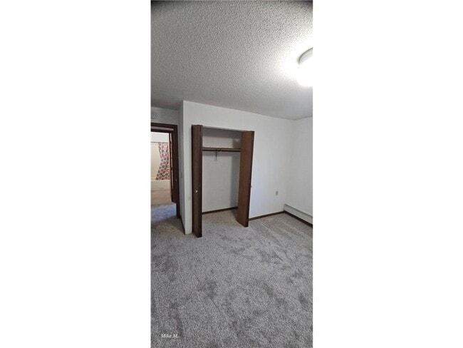 Building Photo - 16 Green River Rd