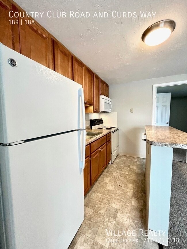 Building Photo - 681 Country Club Rd