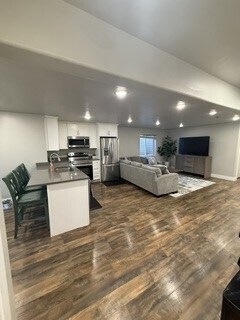 Building Photo - 8851 N Cedar Pass Rd