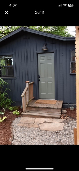 Building Photo - 10505 SE Walnut Dr