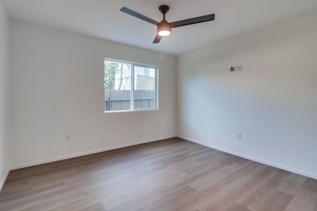 Building Photo - 3042-3044 J St