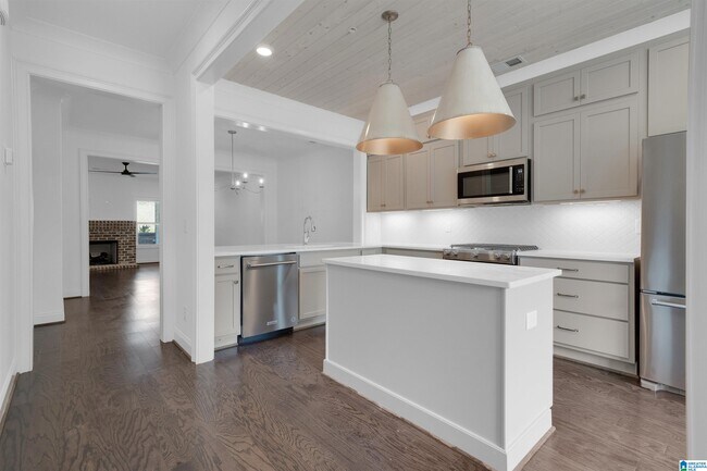 Building Photo - 4228 Oakview Ln