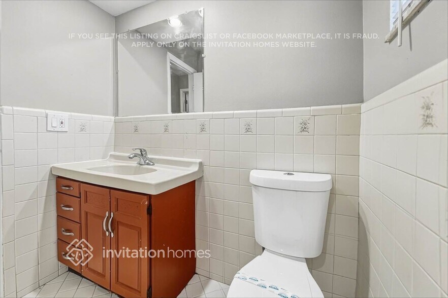 Building Photo - 10948 Tangora St
