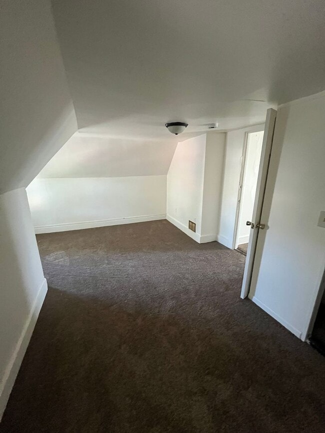Building Photo - Winter Special: * First month's rent FREE with a one year signed lease!!!* - Modern 3BR/2BA Two-L...