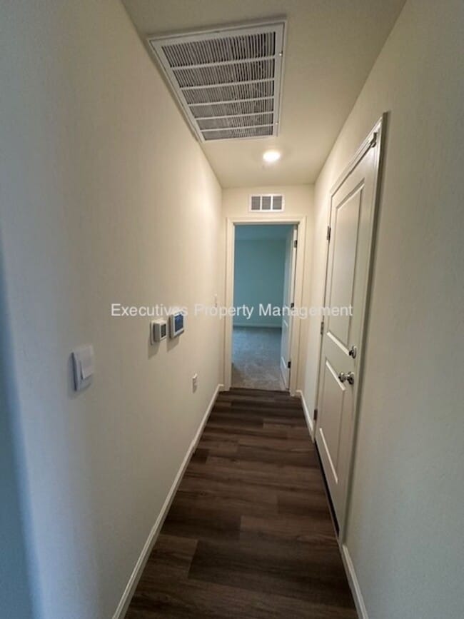 Building Photo - 11 River Oak Ct