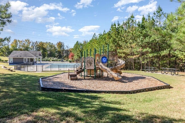 Building Photo - 4860 Pepper Dr