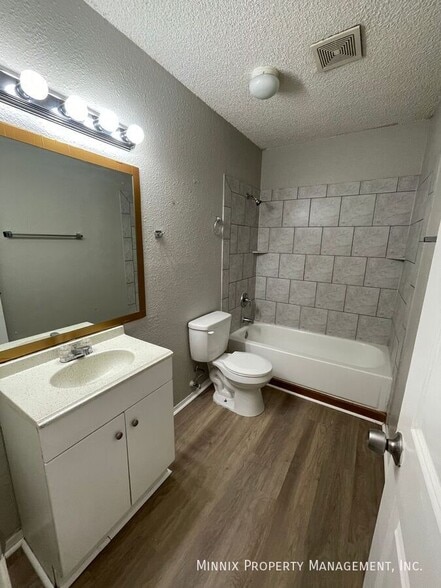 Building Photo - 3007 W Louisiana Ave