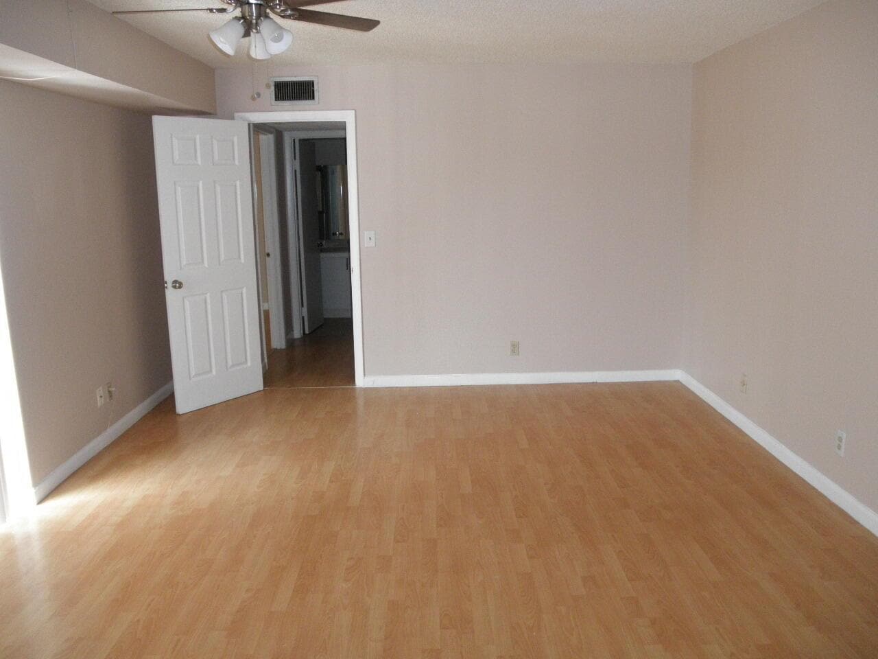 Building Photo - 571 Springdale Cir