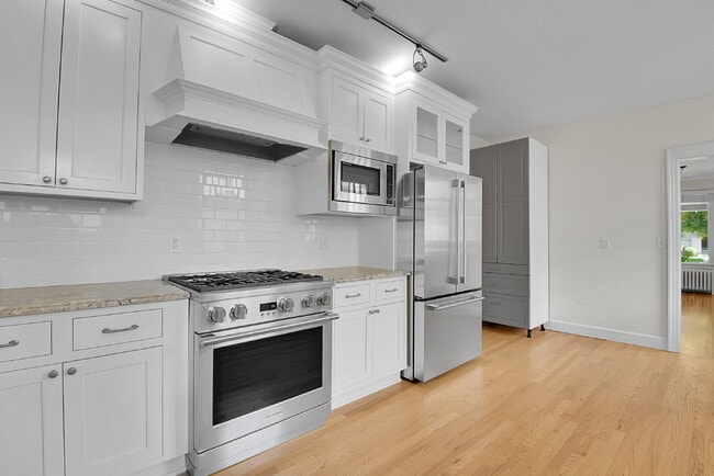 Building Photo - $4,595.95- 4 Bed, 3 Bath Home in Denver with Charming Updates!