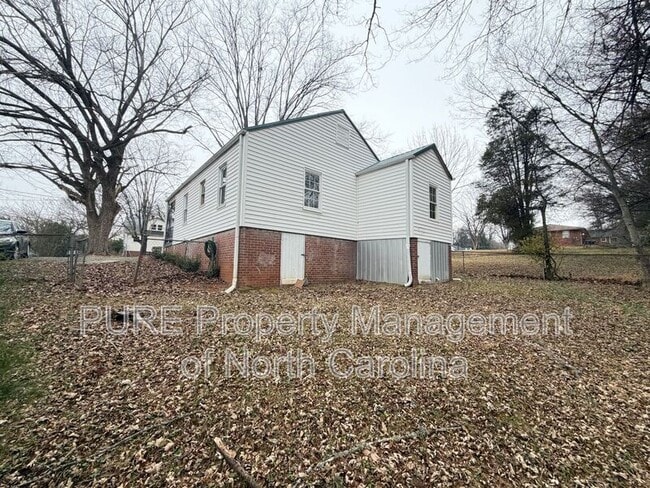 Building Photo - 231 Fairview Dr