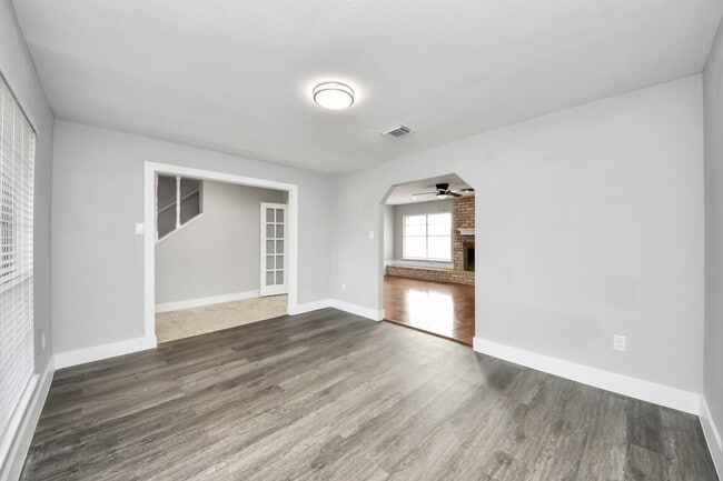 Building Photo - 15423 Ridingwood Dr