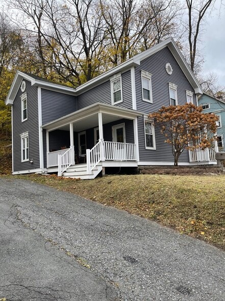 Primary Photo - 378 W Main St