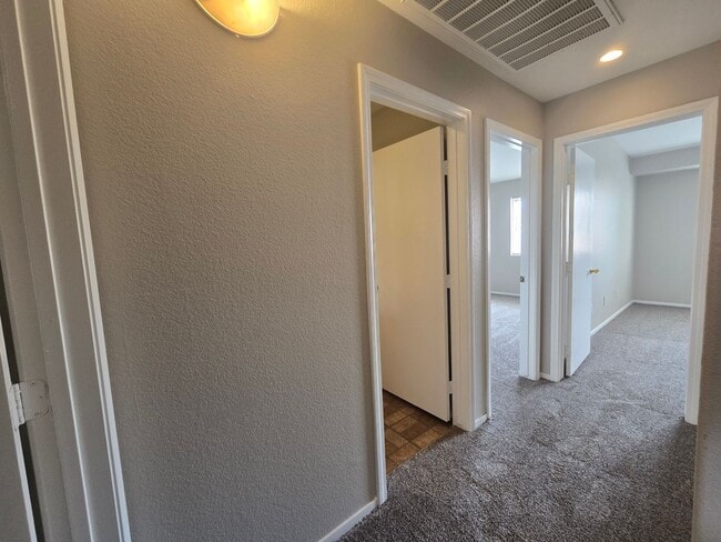 Building Photo - Lock in $1795 Off your third month rent - 3 Bedroom Home near North Las Vegas