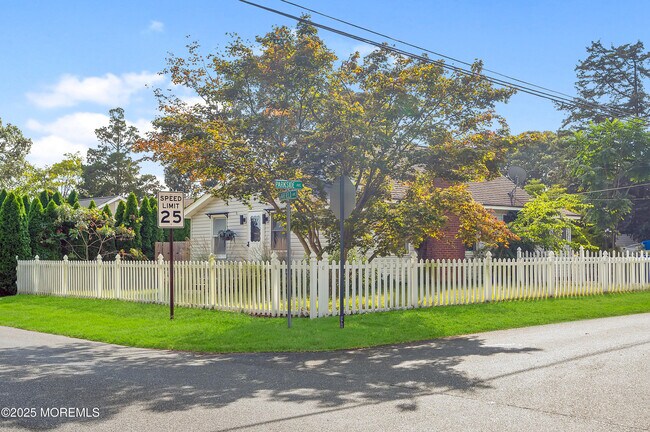 Building Photo - 638 Parkside Ave