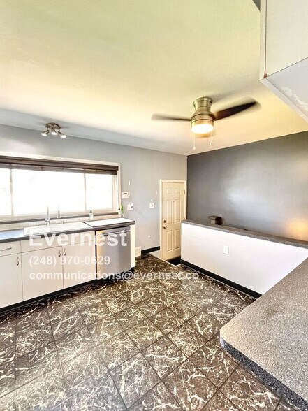 Building Photo - 20550 Blackstone Ct