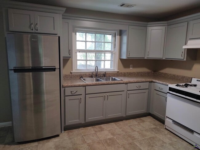 Building Photo - 1007 Third St