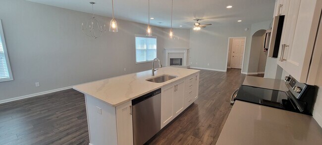 Building Photo - BEAUTIFUL HOME in the Desirable Hedgefield subdivision in Prattville.