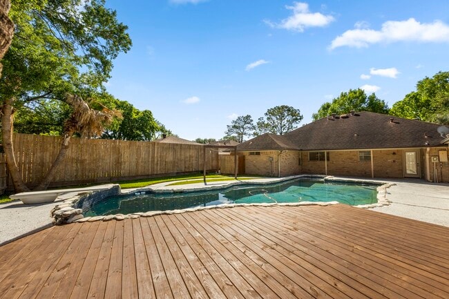 Building Photo - 14014 Briar Pl Dr