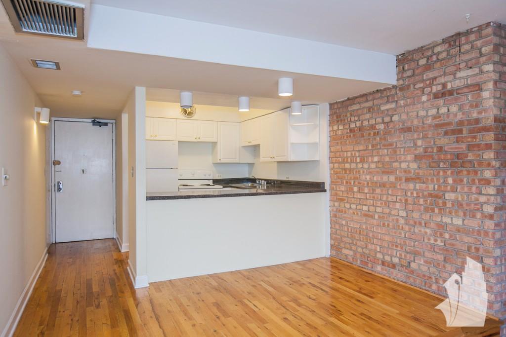 Building Photo - 1220 N La Salle Dr