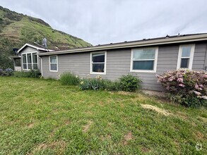 Building Photo - Beautiful open concept home located on Cle...