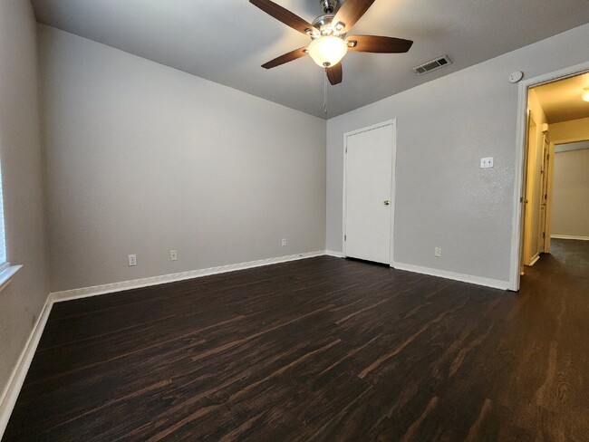 Building Photo - Move In Special: Get $100 off your first m...