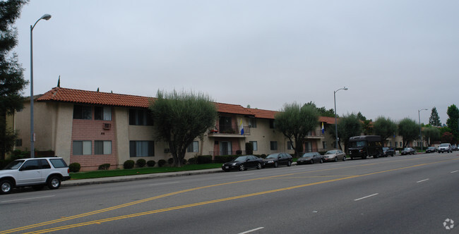 Building Photo - Valle Plaza