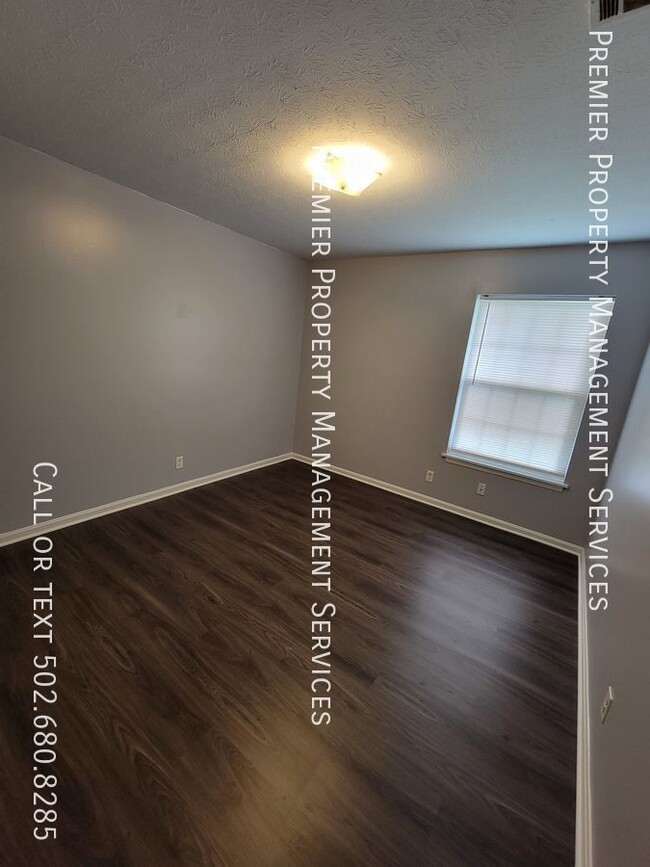 Building Photo - The Perfect Two Bedroom 2nd Floor Apartment!