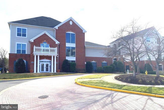 Building Photo - 4852 Eisenhower Ave