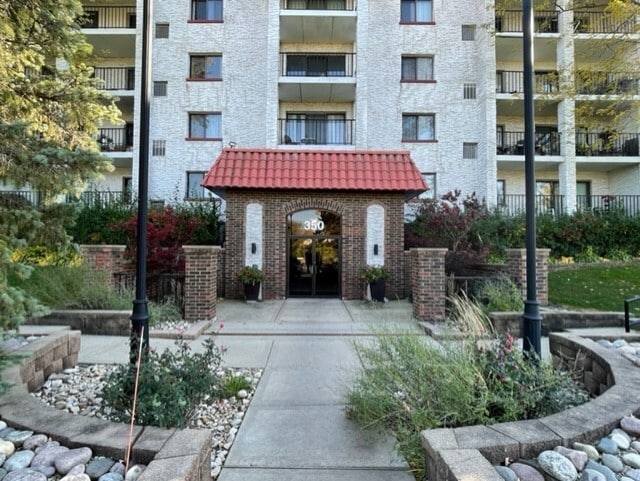 Primary Photo - 350 Plum Creek Dr