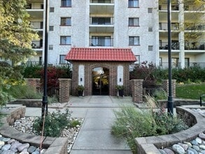 Building Photo - 350 Plum Creek Dr