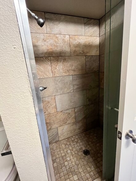 Building Photo - 8512 Tamarack Ave